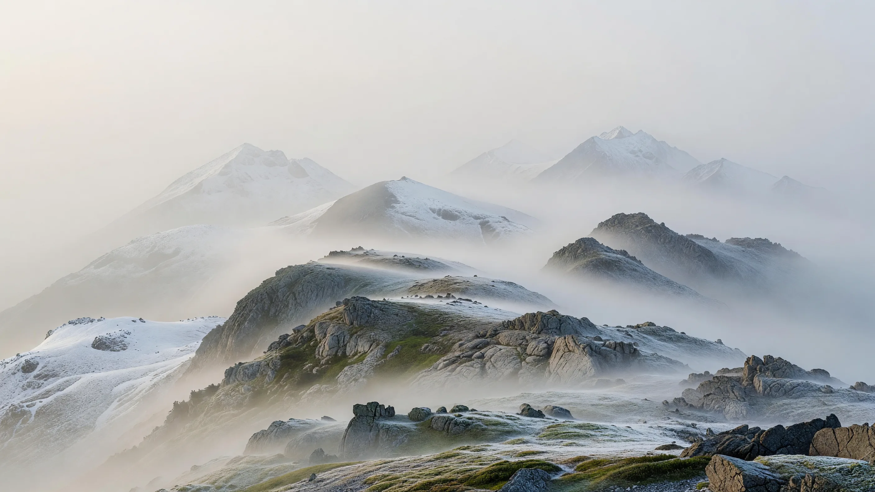 霧の稜線
