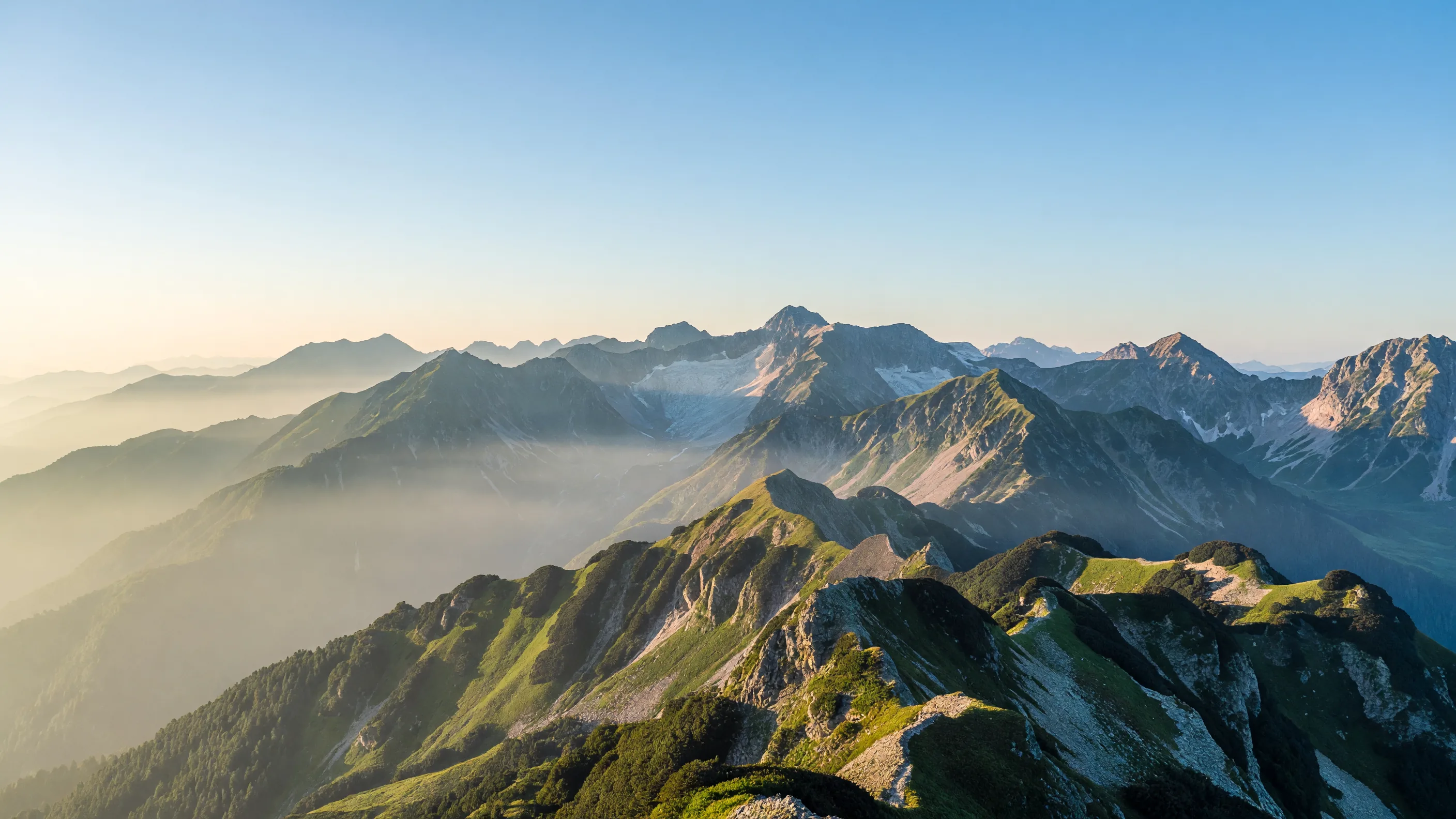 夕暮れの連山